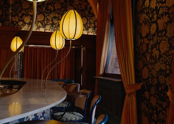 Ascot Hotel